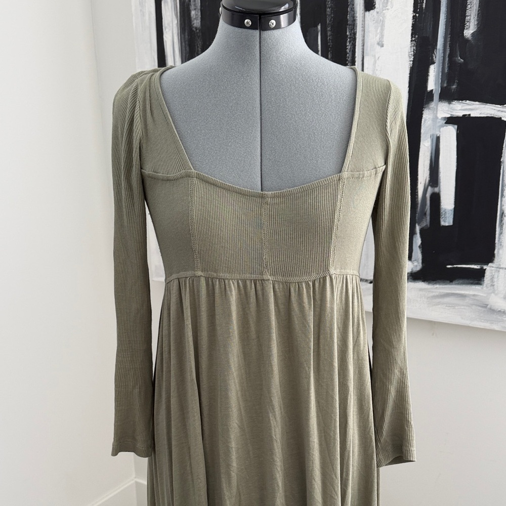 Very soft, Bridgerton-coded lounge dress